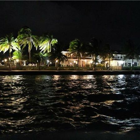 Isla Bonita Yacht Club Otel San Pedro  Dış mekan fotoğraf